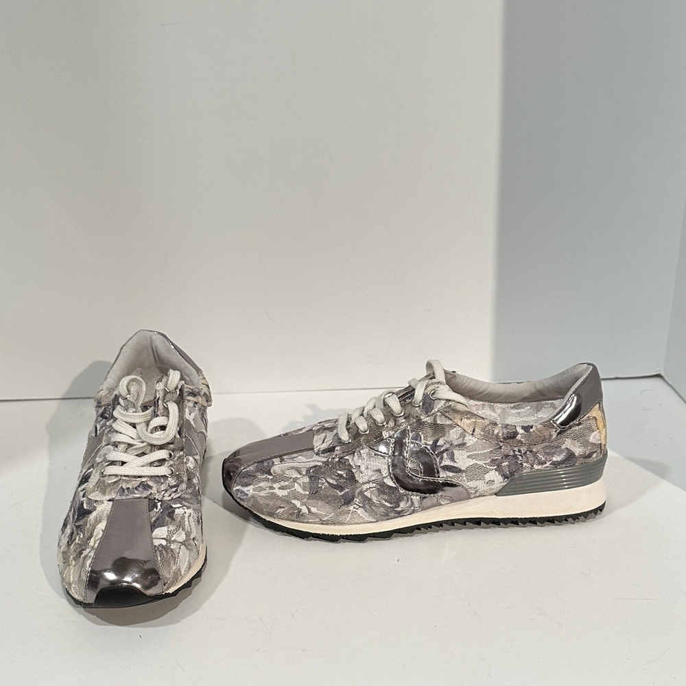 e Collection Lady’s Comfort Sneakers